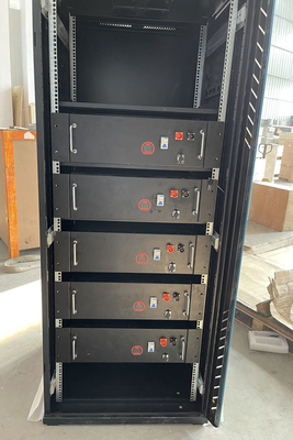 Externer umkleidender Lithium-Akkumulator 48V 96V 100AH 150AH weg von den Gitter-Lithium-Batterie-Systemen